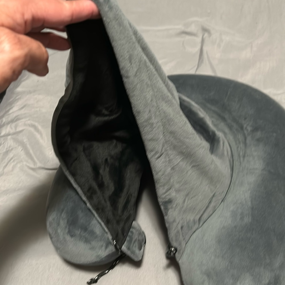 Hooded neck pillow